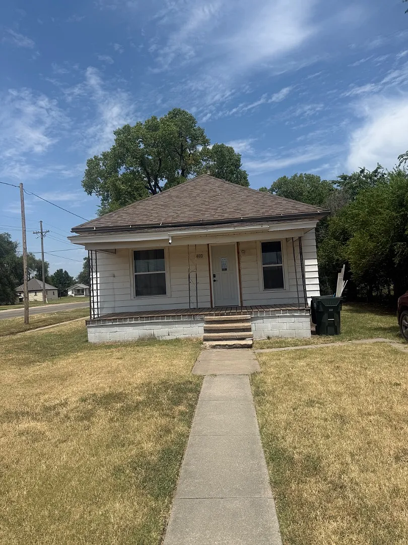 1400 E 5th Ave — Photo 1