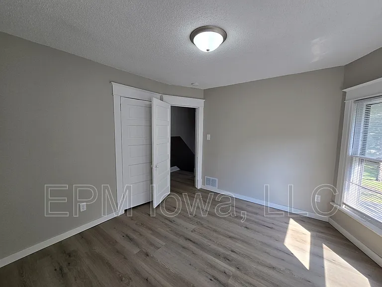 422 Baltimore St — Photo 16