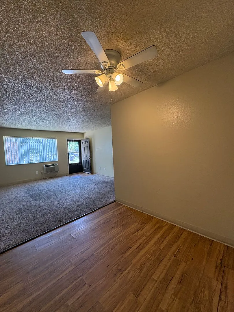 Cherry Tree 1969 #09 | 1 Month Free - 2 Bed/ 1 Bath Apartment In Southwest Denver! — Photo 3
