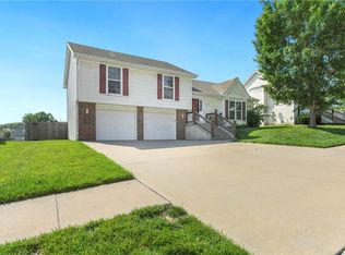 3918 Dixie Dr, Leavenworth, KS 66048