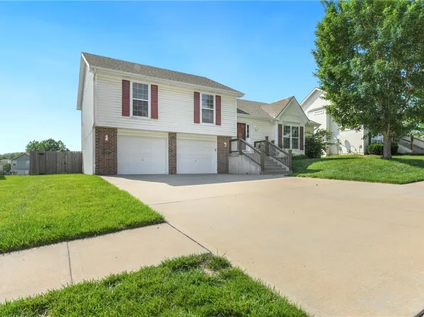3918 Dixie Dr, Leavenworth, KS 66048