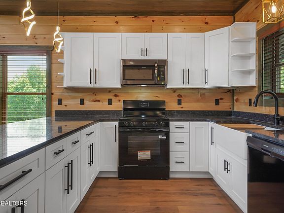 5th image of 3262 Pine Peak Way
