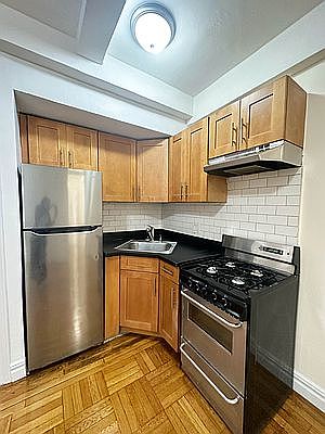 5th image of 305 Lexington Ave APT 6D