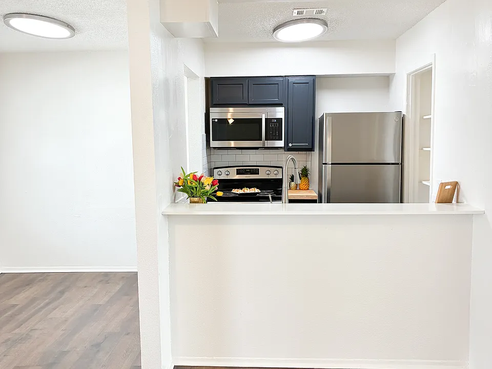 200 E Courtland Pl #12