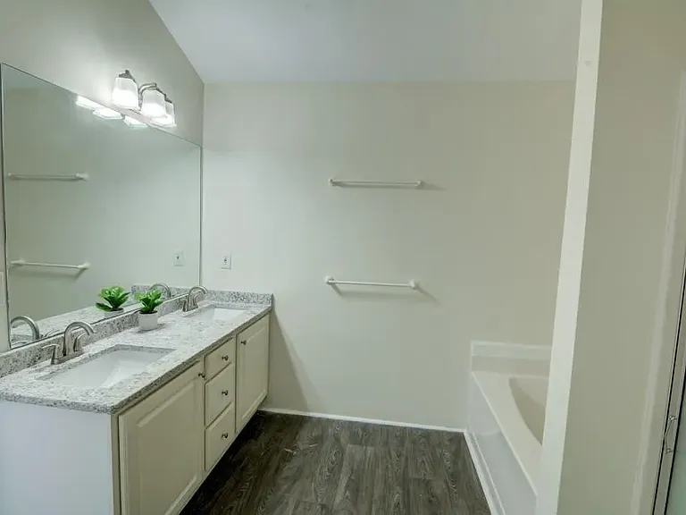 full bathroom in master's