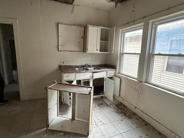 milwaukee-wisconsin-2069931077 picture