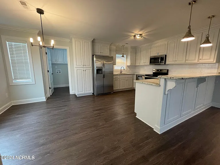1525 Penncross Dr — Photo 5