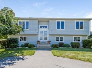 4 Sherwood Dr, Agawam, MA 01001