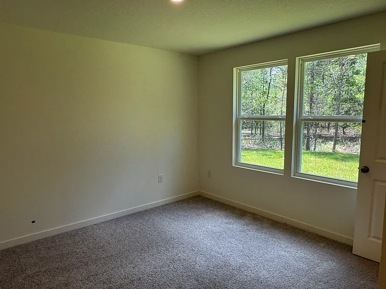 204 E Iris Ln — Photo 10