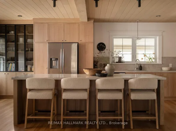 709 Old Milford Rd, Prince Edward County, ON K0K 2T0