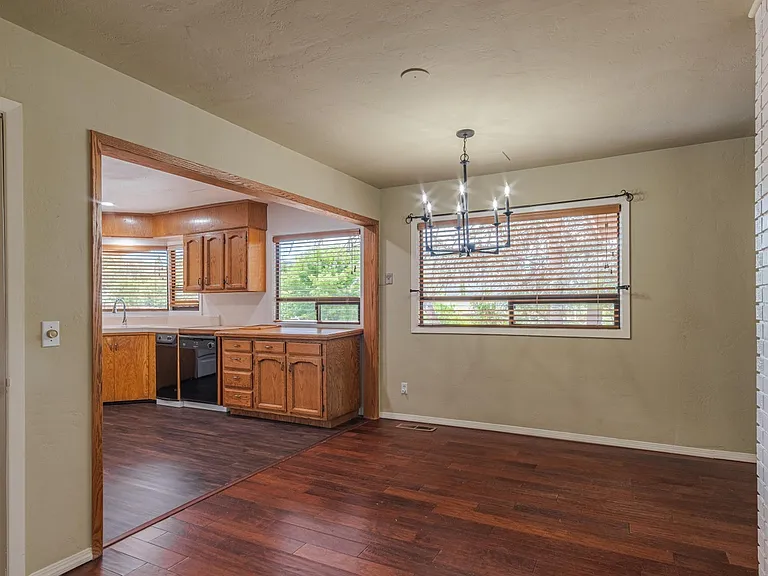 1430 NE Sherman Ln — Photo 11