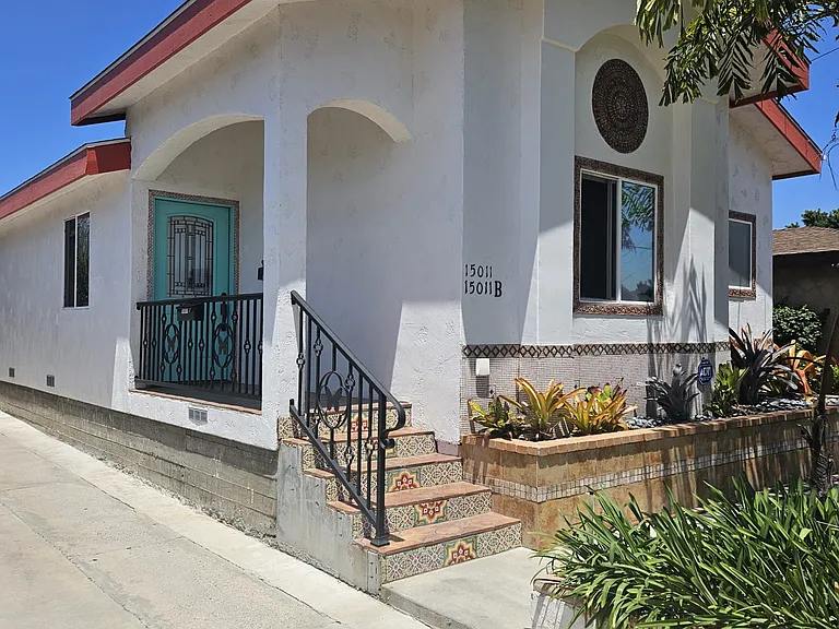 15011 S Mariposa Ave — Photo 1