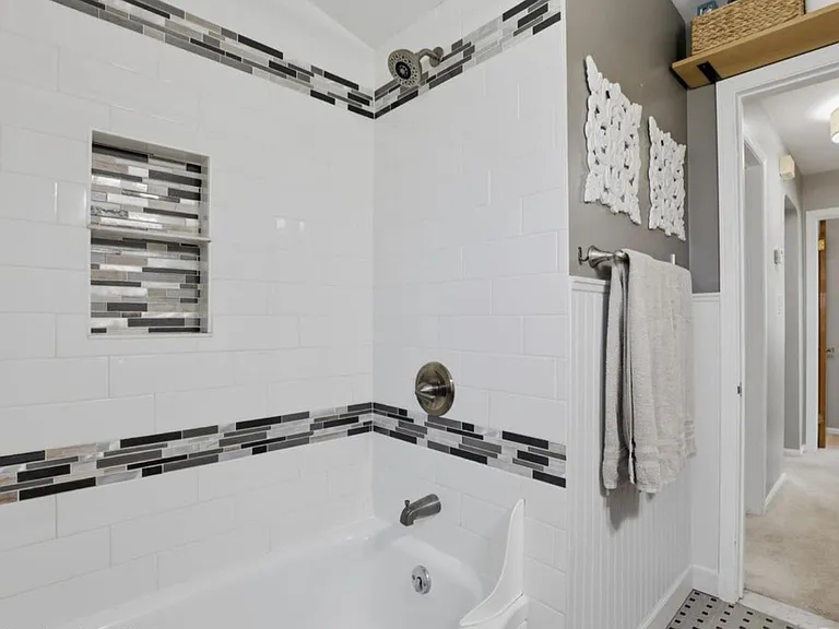 2920 Hubbard St — Photo 10