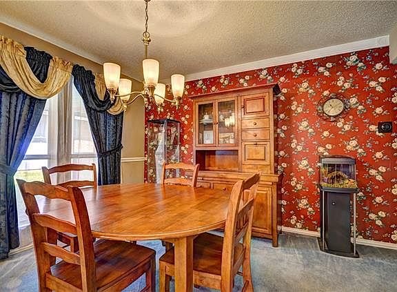 5th image of 845 Meadowlark Dr