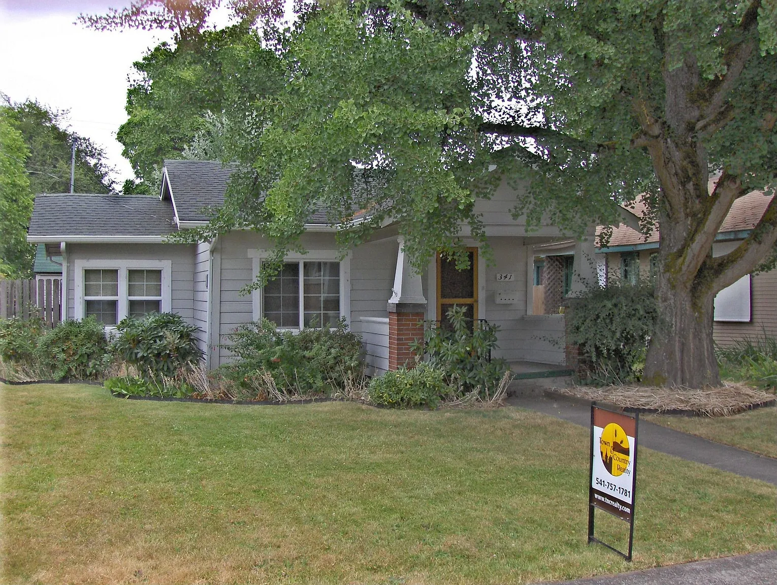 341 NW 21st St photo 1