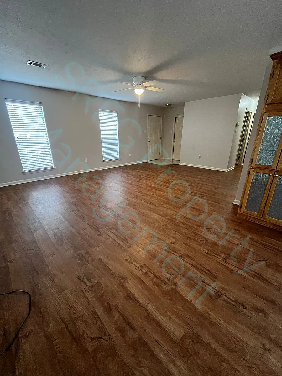Building Photo - 4605 Hawkins Dr