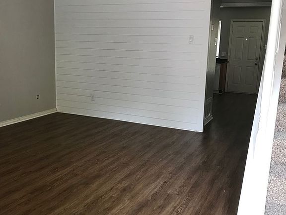 2nd image of 1607 Sun Valley Dr APT B