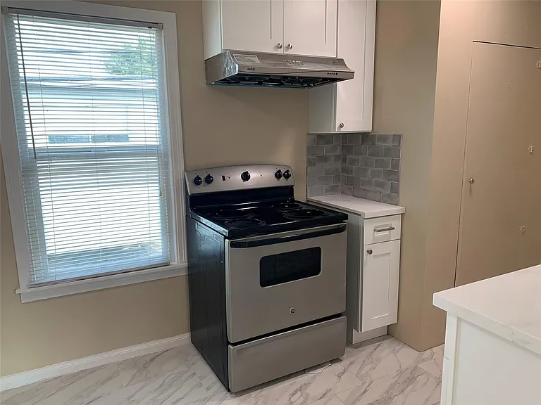 307 Avondale St #1.5 — Photo 9