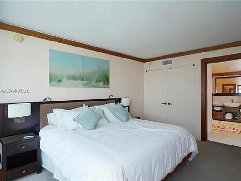 6801 Collins Avenue Cu #710 — Photo 2