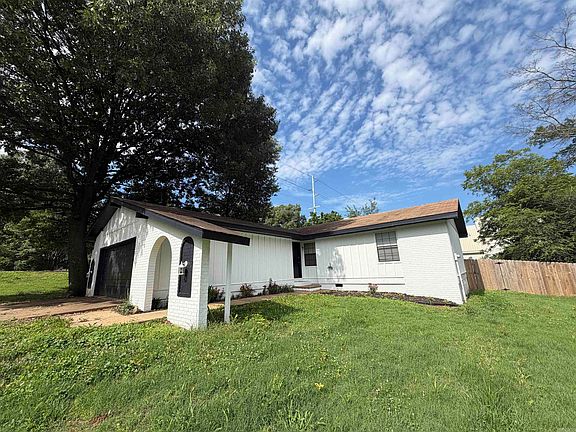 3rd image of 2020 Cenwood Dr