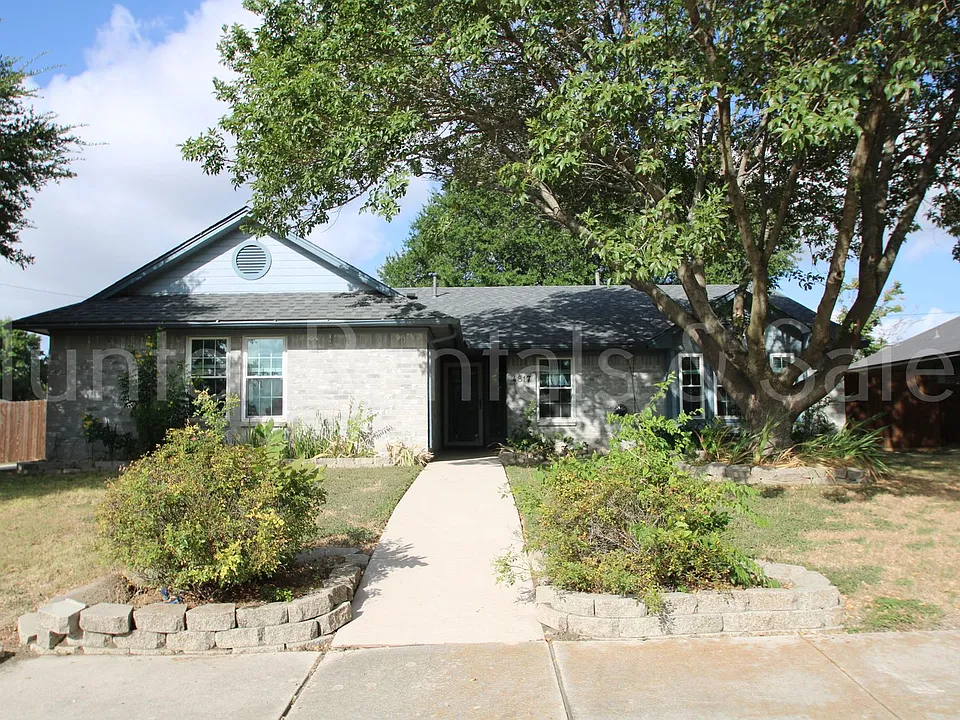 4817 Castlewood Dr