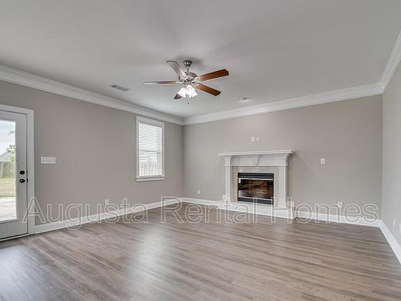 3rd image of 250 Tulip Dr