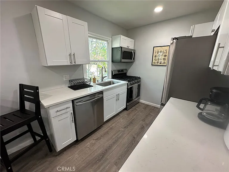 239 3rd Ave — Photo 9