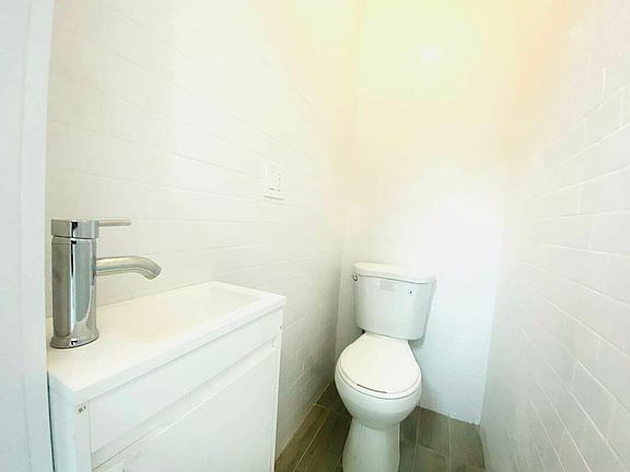 4th image of 1429 Fulton St #1