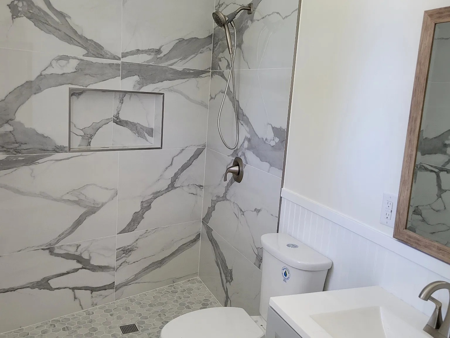 3 bed, 1000 sqft, $4,995 — Photo 4
