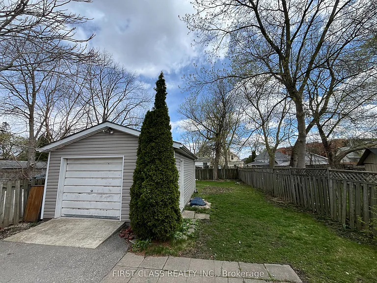 432 Charlotte St — Photo 12