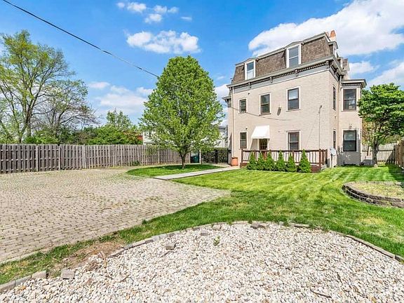 2nd image of 2719 Hackberry St #3
