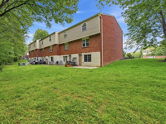 3rd image of 322 Bellford Ct