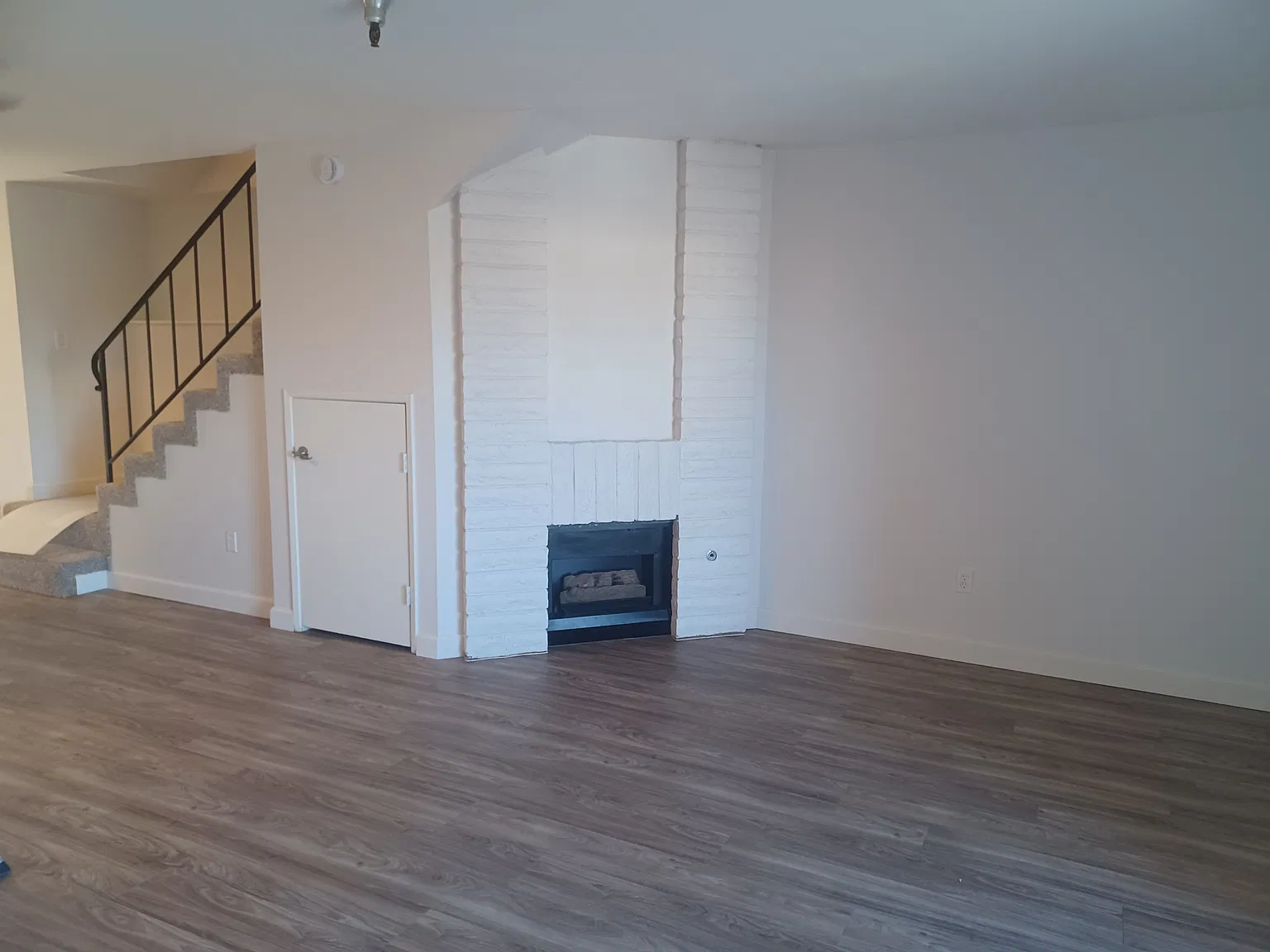 2 bed, 1228 sqft, $2,450 — Photo 2