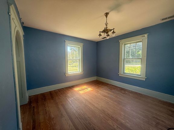 2nd image of 181 Louie St