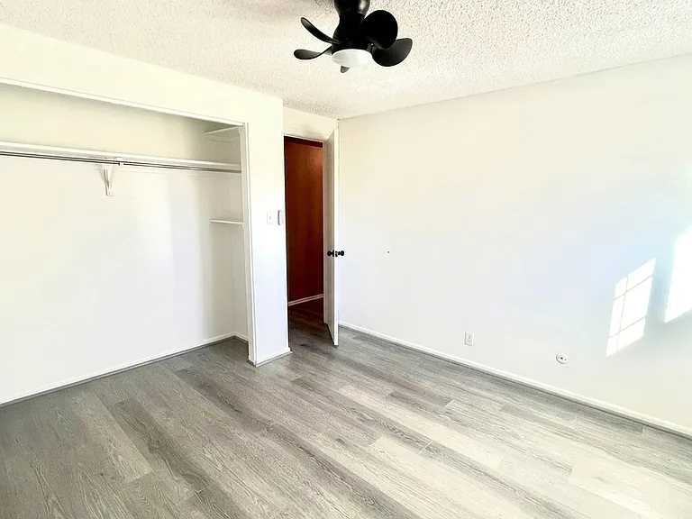 11646 Lincoln St — Photo 36