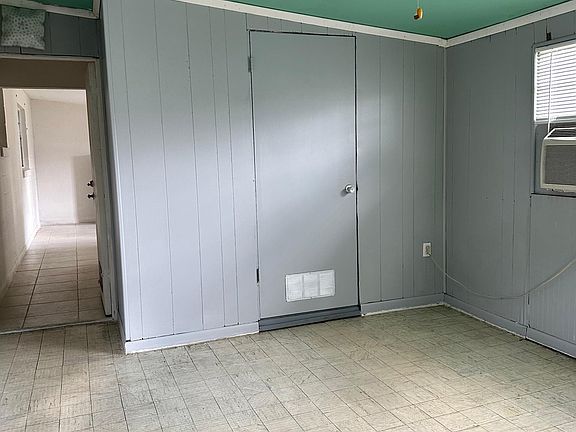 4th image of 2706 Paine Ln