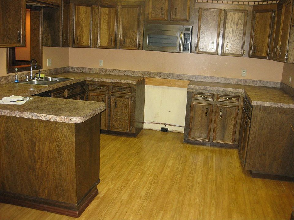 2nd image of 2921 Railroad Ave