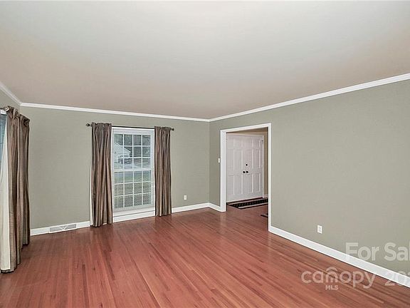 2nd image of 2315 Valencia Ter