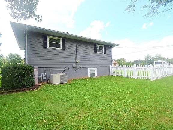 5th image of 1806 Briarwood Dr