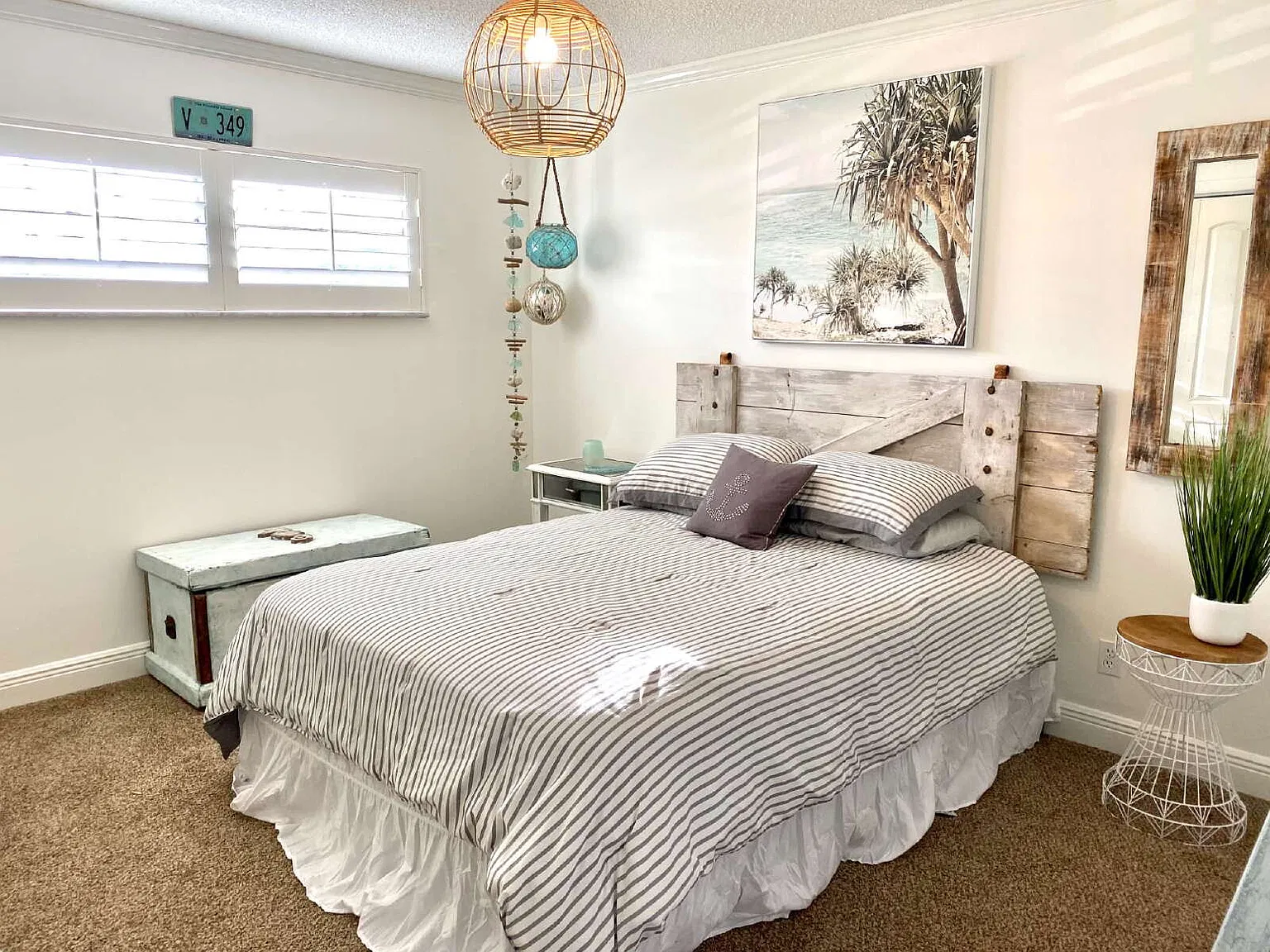1900 Alamanda Dr — Photo 1