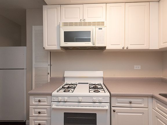 3rd image of 3517 W Grace St #Ua1e