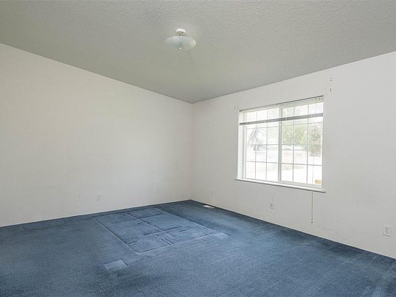 5th image of 1831 W 19th Ave