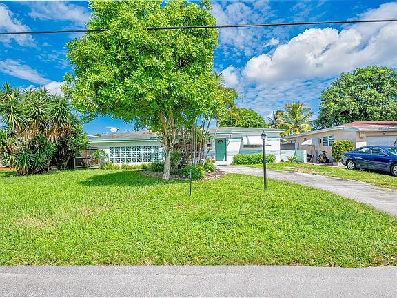 2nd image of 2637 Everglades Drive