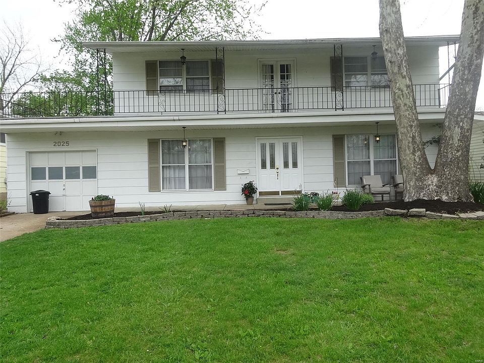 2025 Danelle Dr, 2 Story 2124 Sq Ft, 4 Bedrooms 3 Baths, Finished Lower level
