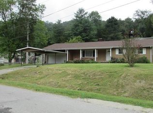 285 E Main St, Stanville, KY 41659
