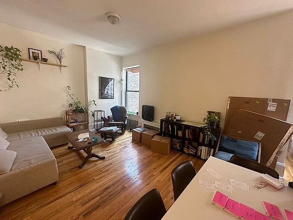 3rd image of 100 W 105th St APT E3