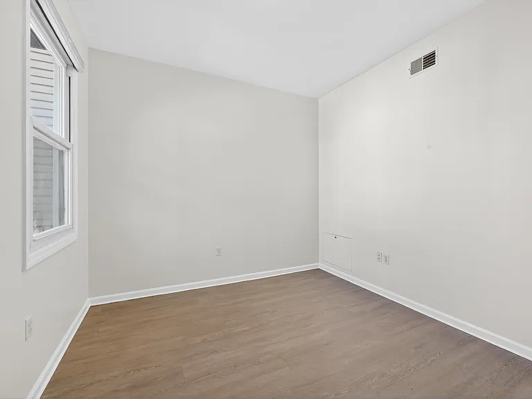 258 Pine St #2R — Photo 16