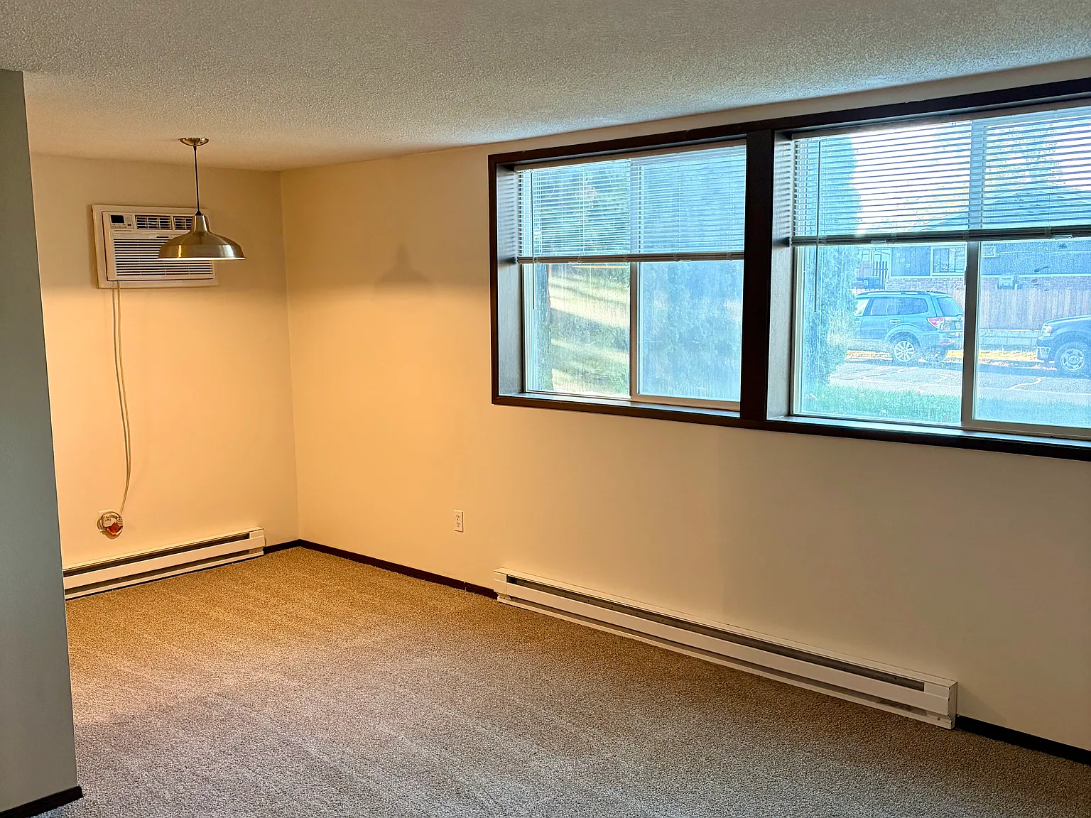 2 bed, 970 sqft, $1,600 — Photo 2