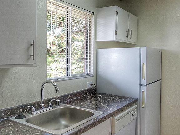 5th image of 1137 Miramar Way APT 42