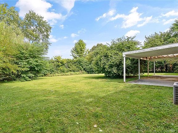 4th image of 2666 Edwin Dr